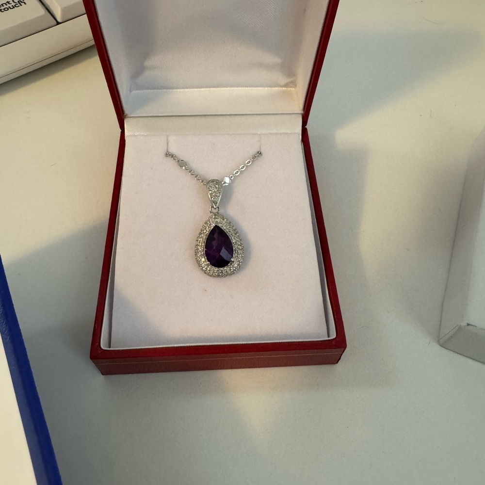 Elegant Silver and Purple Pendant Necklace